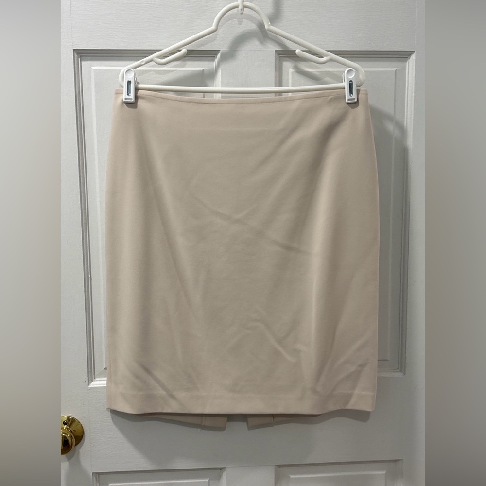 St. John Women’s Silk Lined Pencil Skirt Size 12 Ivory Knee Length Career EUC